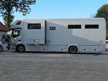Mercedes Antos im Neuzustand STX 5 Pferde + Luxus-Wohnzimmer